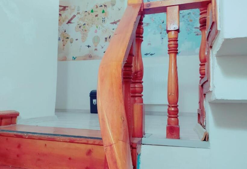 Eroz Hostel Old City