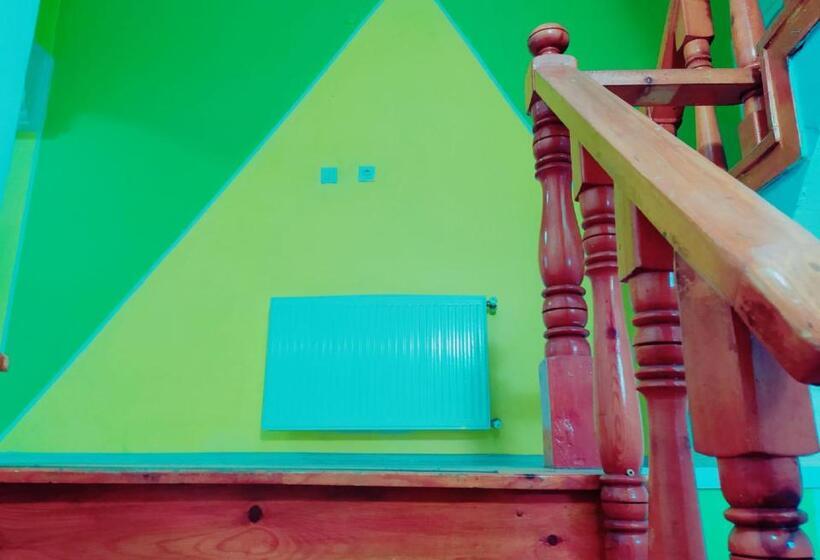 Eroz Hostel Old City