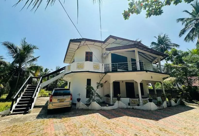 ホテル White House Villa