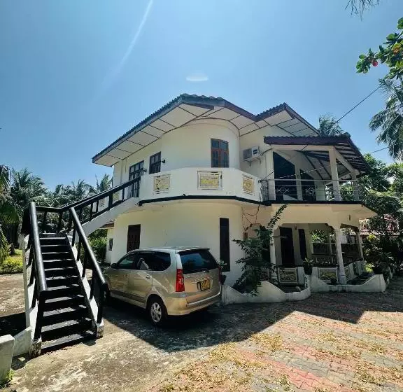 ホテル White House Villa