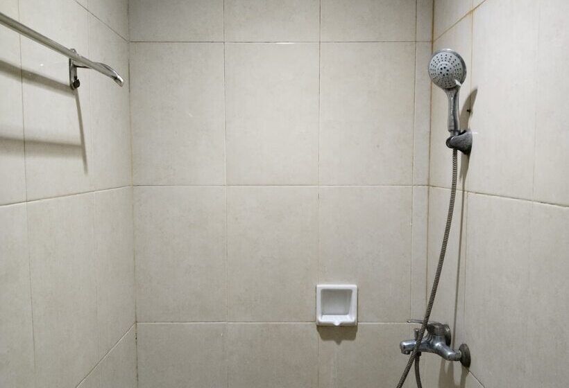 Metro Hotel Bekasi Powered By Cocotel