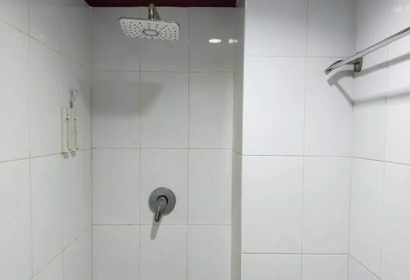 Metro Hotel Bekasi Powered By Cocotel