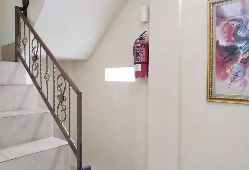 Metro Hotel Bekasi Powered By Cocotel