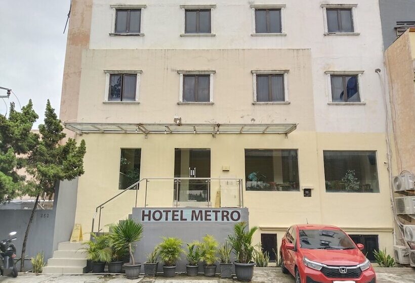 Metro Hotel Bekasi Powered By Cocotel