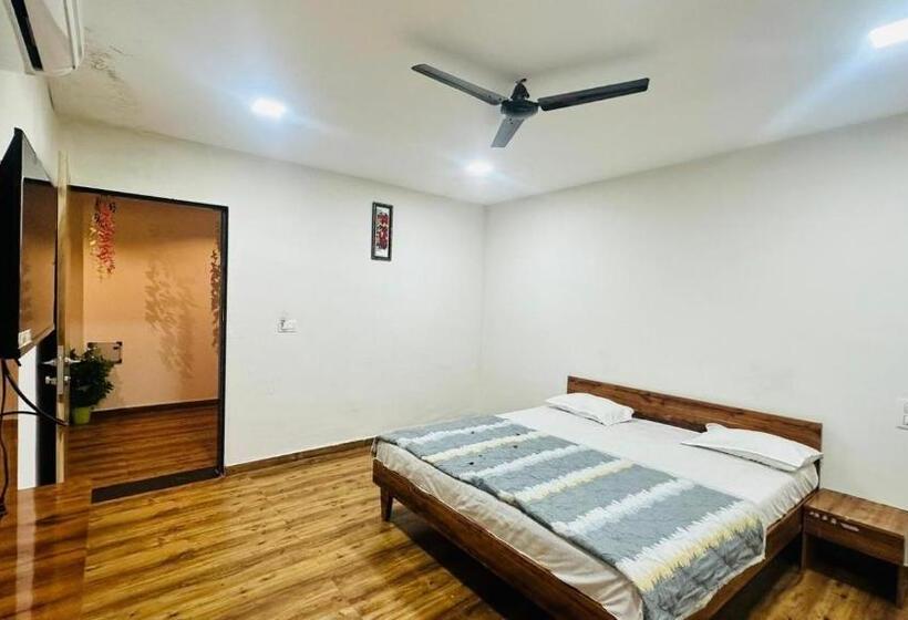 Patel Hotel & Guest House