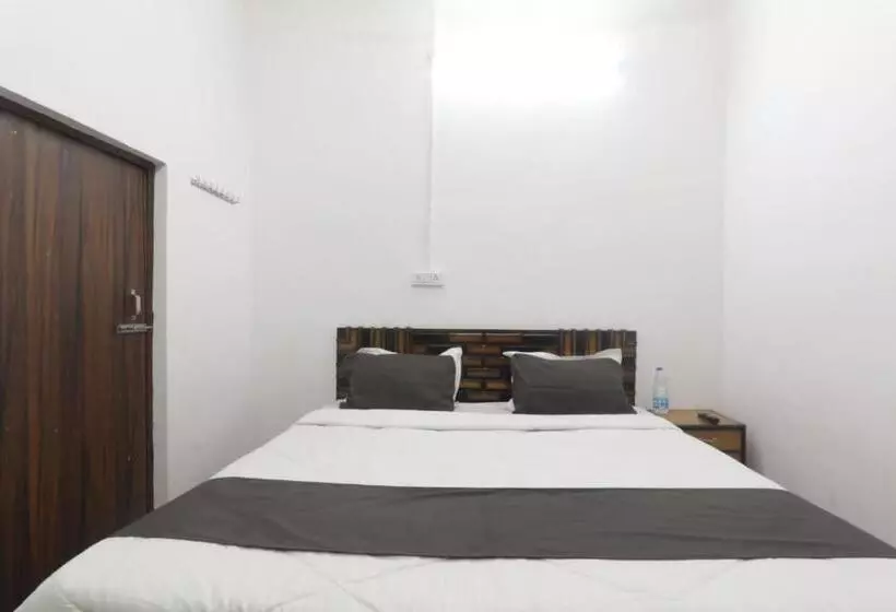 ペンション Chitraa Guest House