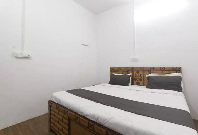 ペンション Chitraa Guest House