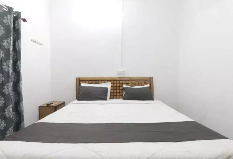 ペンション Chitraa Guest House