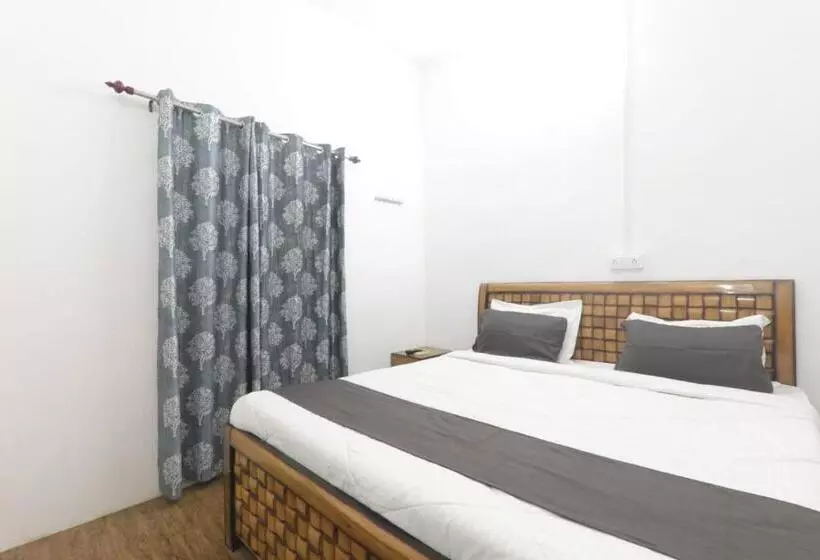 ペンション Chitraa Guest House