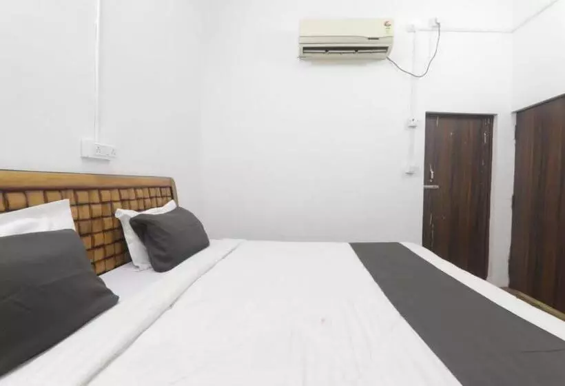 ペンション Chitraa Guest House