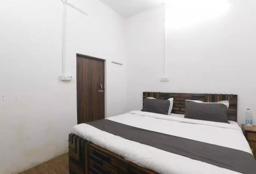 ペンション Chitraa Guest House
