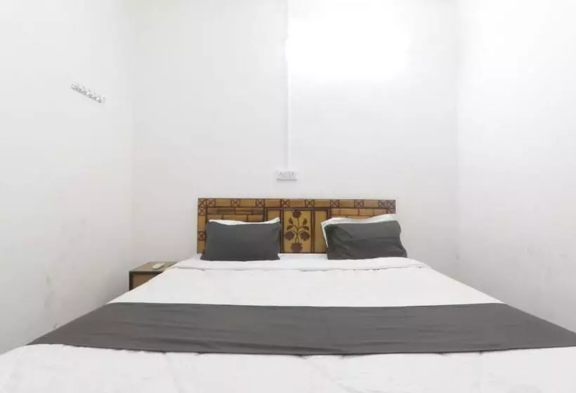 ペンション Chitraa Guest House