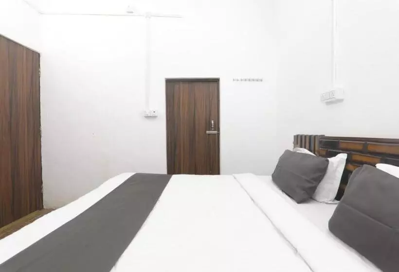 ペンション Chitraa Guest House