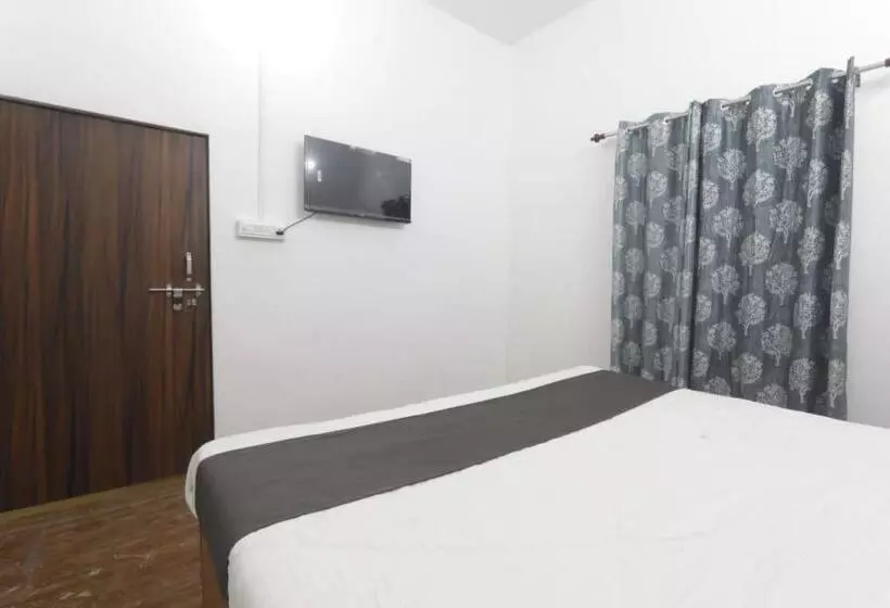 ペンション Chitraa Guest House
