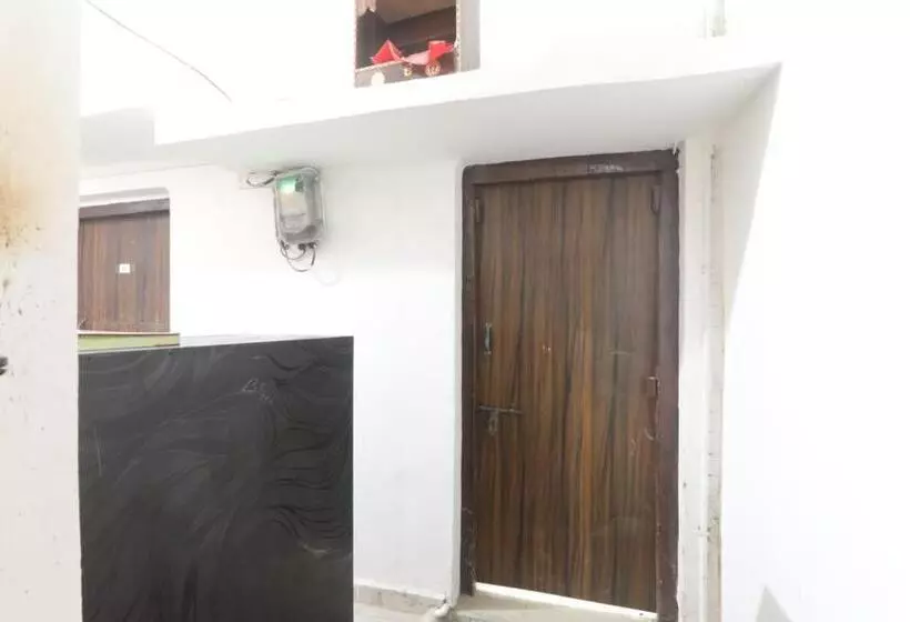 ペンション Chitraa Guest House