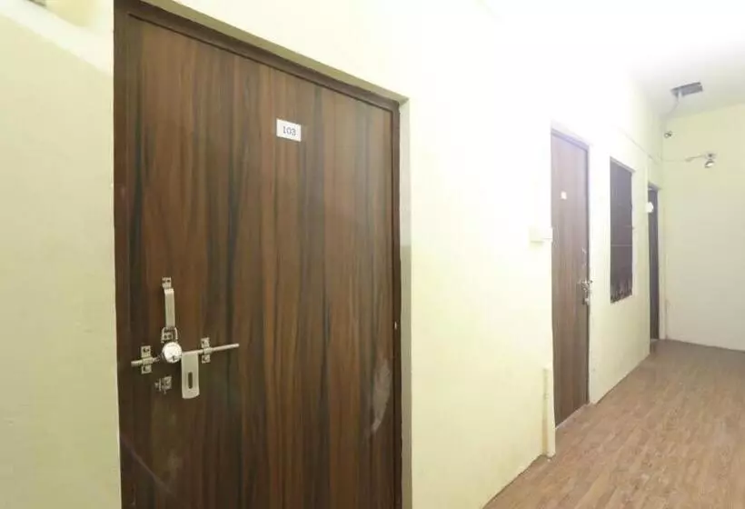 ペンション Chitraa Guest House