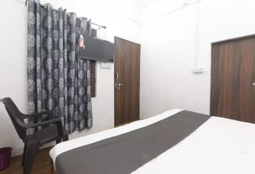 ペンション Chitraa Guest House