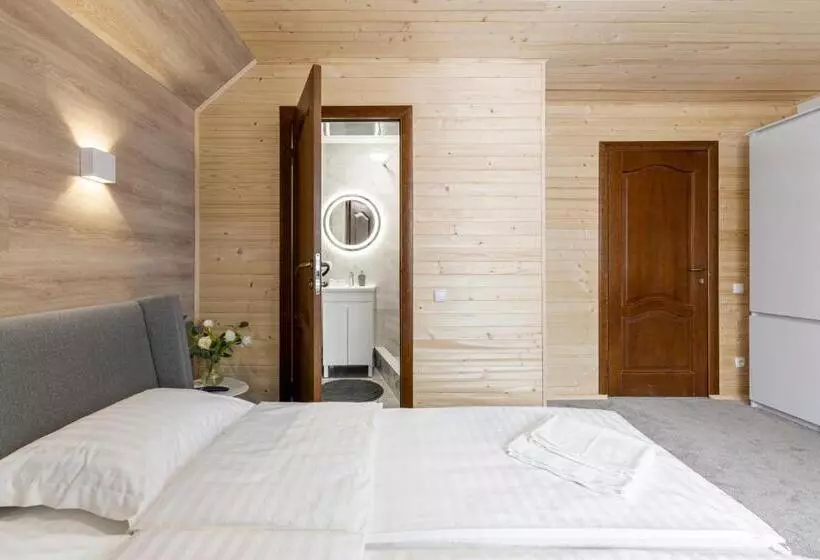 Majatalo Woodvel House