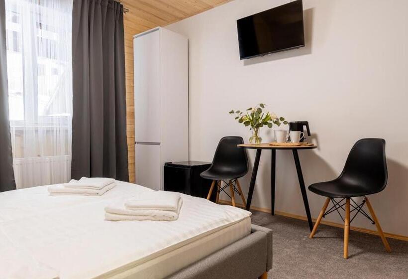 פנסיון Woodvel House