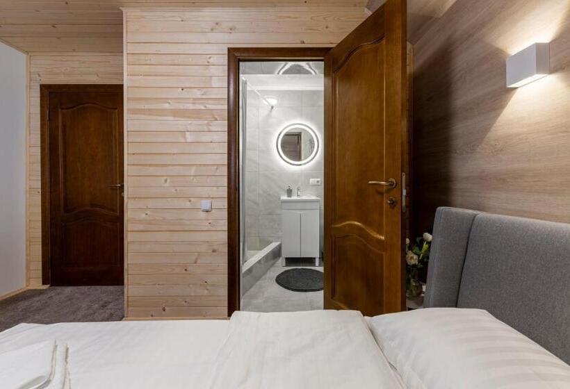 פנסיון Woodvel House