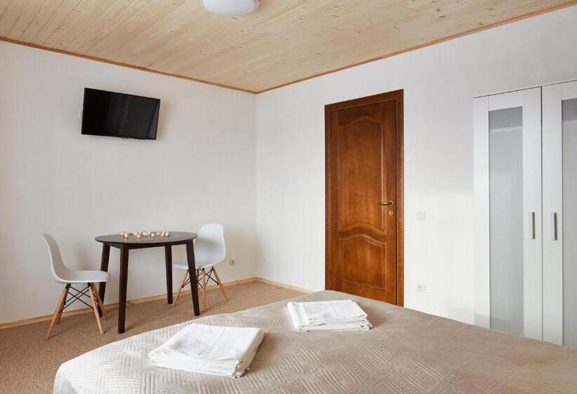 פנסיון Woodvel House