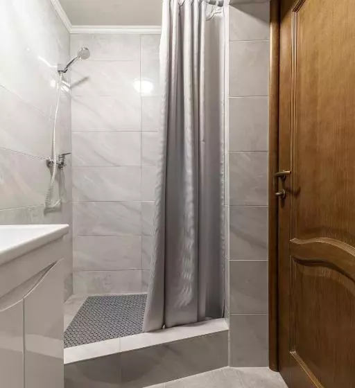 Majatalo Woodvel House