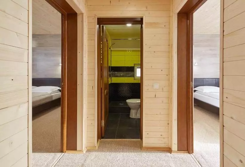 Majatalo Woodvel House