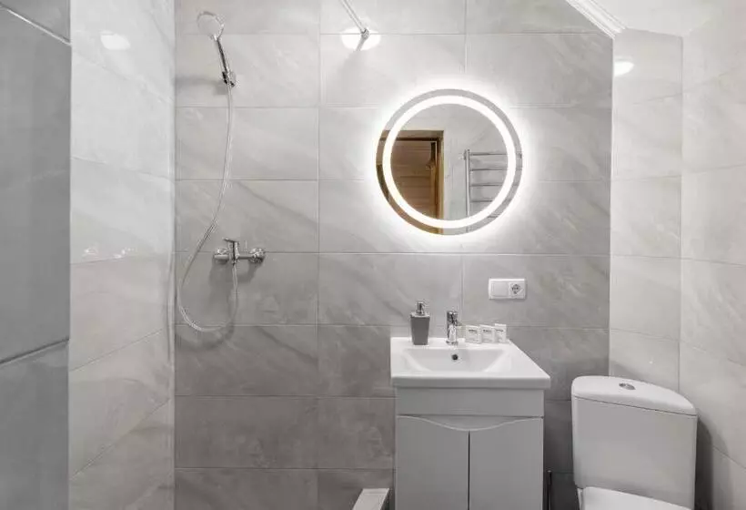 Majatalo Woodvel House