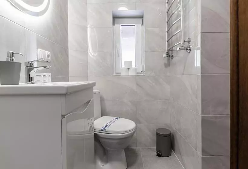 Majatalo Woodvel House