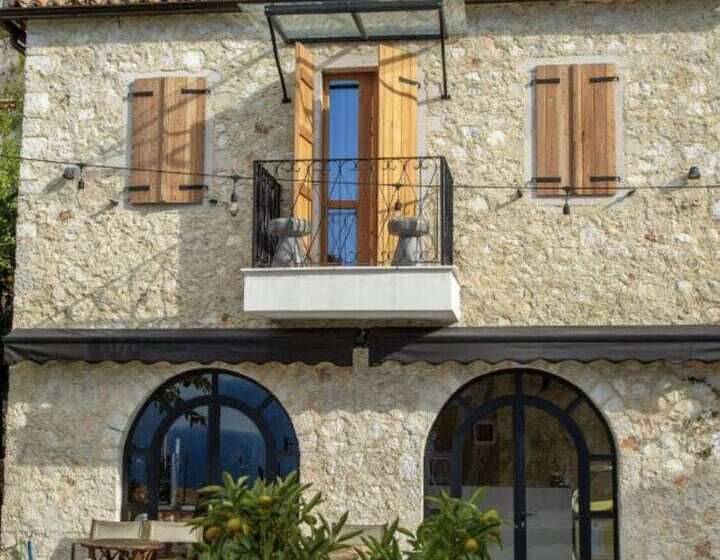 استراحتگاه Zoe Hora