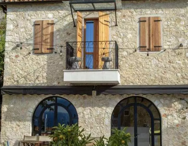 استراحتگاه Zoe Hora