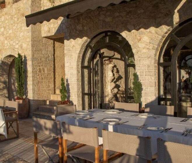 استراحتگاه Zoe Hora