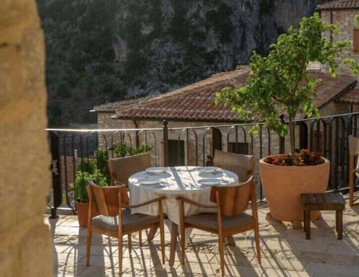 استراحتگاه Zoe Hora