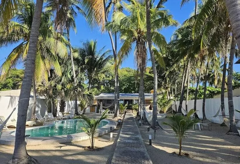 هتل Sunset Surf Villa