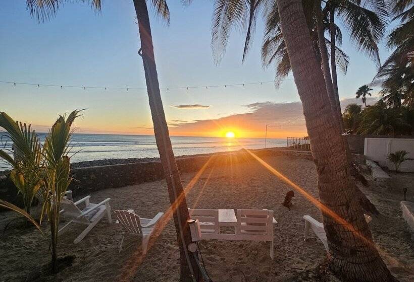 هتل Sunset Surf Villa