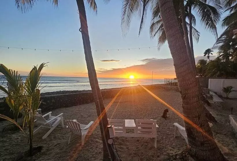 هتل Sunset Surf Villa