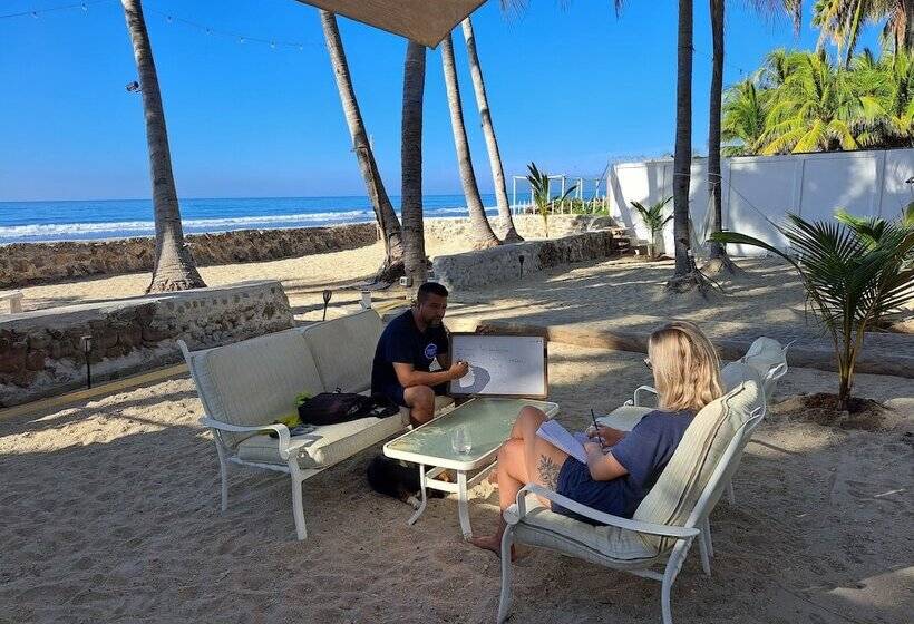 هتل Sunset Surf Villa