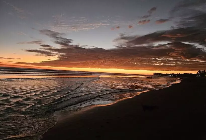 هتل Sunset Surf Villa