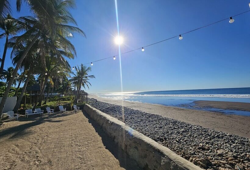 هتل Sunset Surf Villa