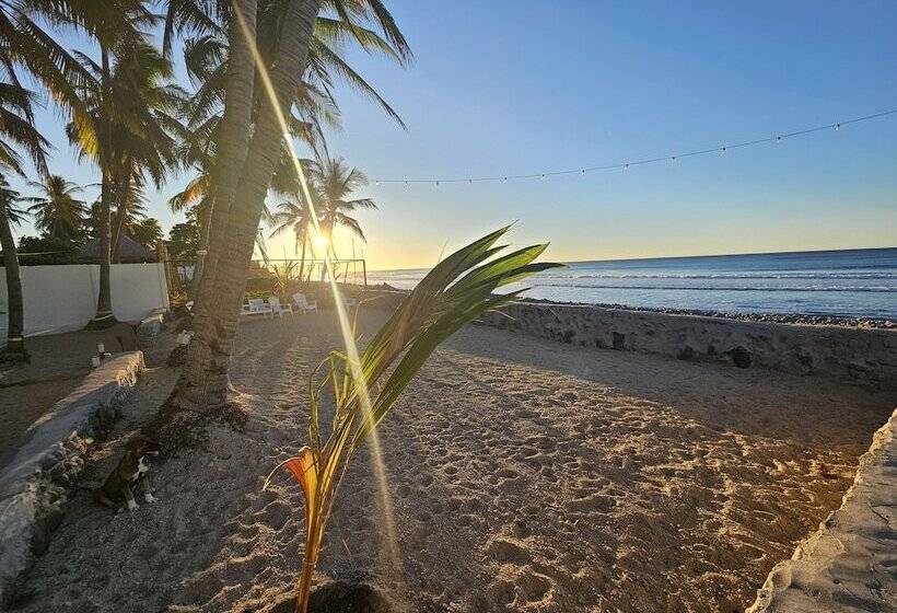 هتل Sunset Surf Villa