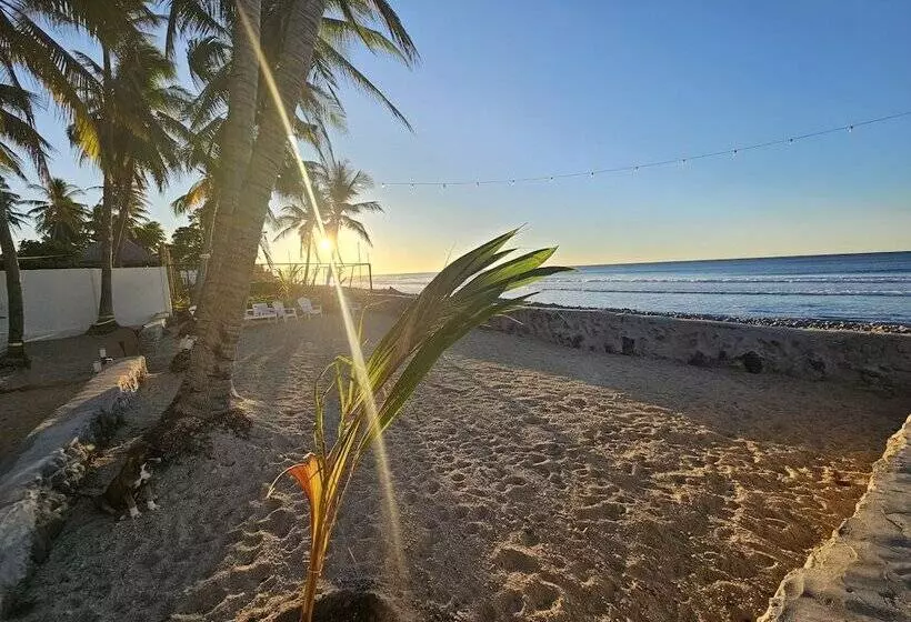 هتل Sunset Surf Villa