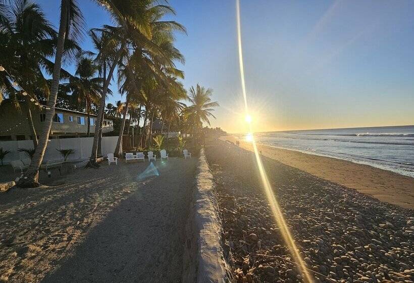 هتل Sunset Surf Villa