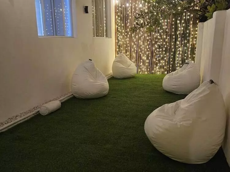 هتل Sunset Surf Villa