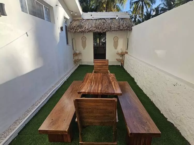 هتل Sunset Surf Villa