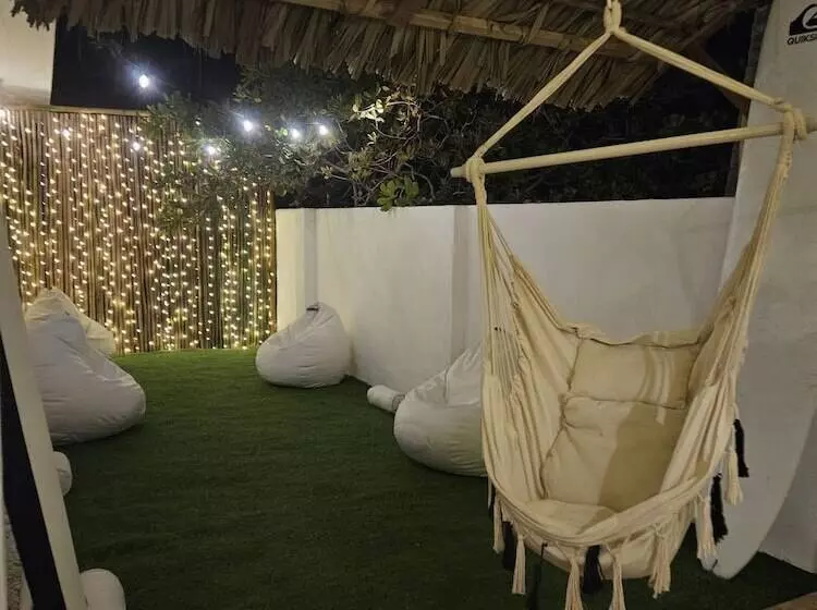 هتل Sunset Surf Villa