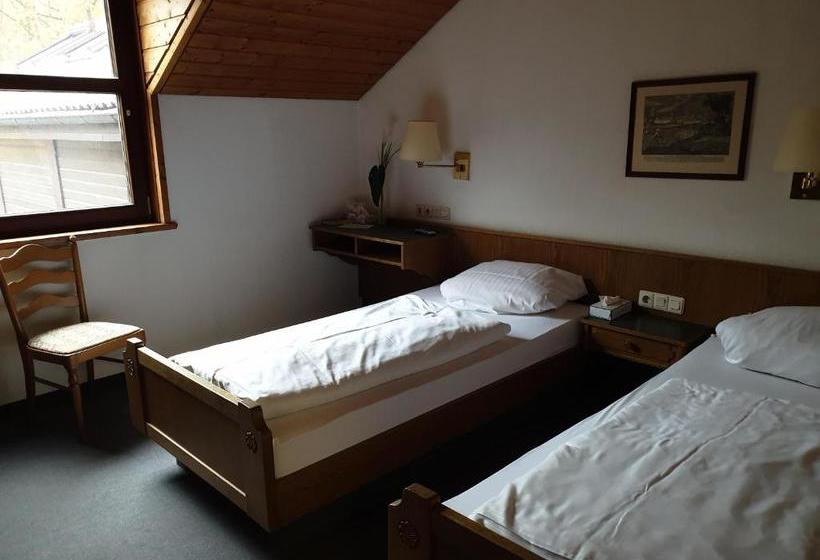 Отель Autobahnraststätte Und Riedener Wald Ost