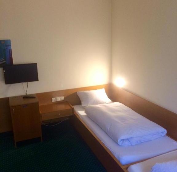 Отель Autobahnraststätte Und Riedener Wald Ost