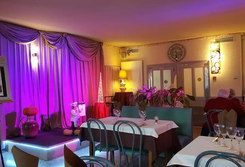 ベッドアンドブレックファースト Chambre D´hôtes Léonie & Restaurant