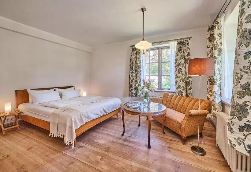 Aamiaismajoitus (B&B) Gutshaus Lexow