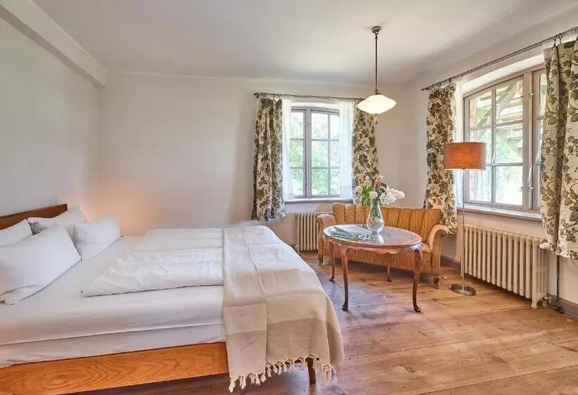 Aamiaismajoitus (B&B) Gutshaus Lexow